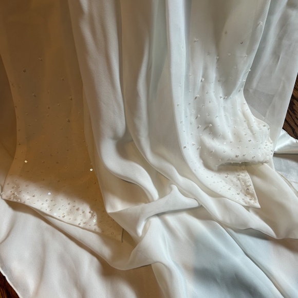 NWT elegant wedding gown - Picture 6 of 8